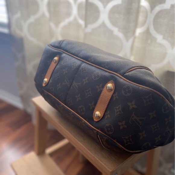 Authentic LV handbag - Picture 2 of 7